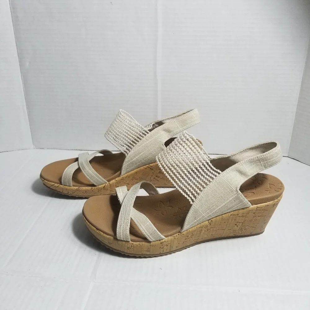 CALI FROM SKECHERS LUXE FOAM LIGHT TAN WEDGE SIZE 8.5